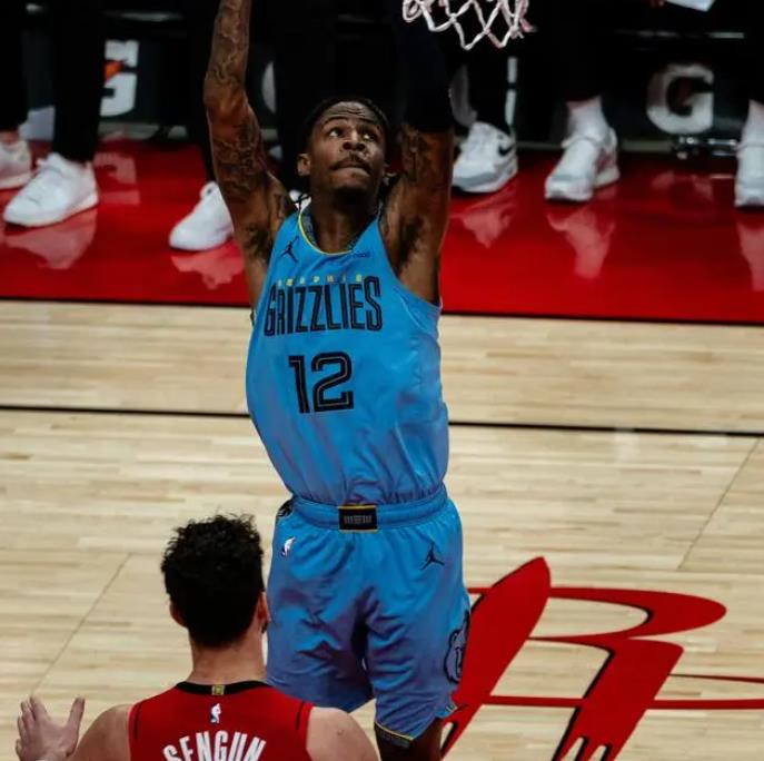 灰熊后卫突破分，客场逆转国王获得胜利的简单介绍