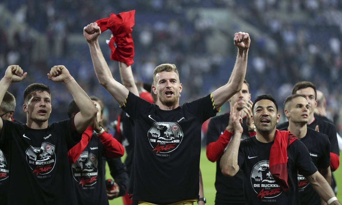 球员们如何尽力为球队在比赛中取得胜利？