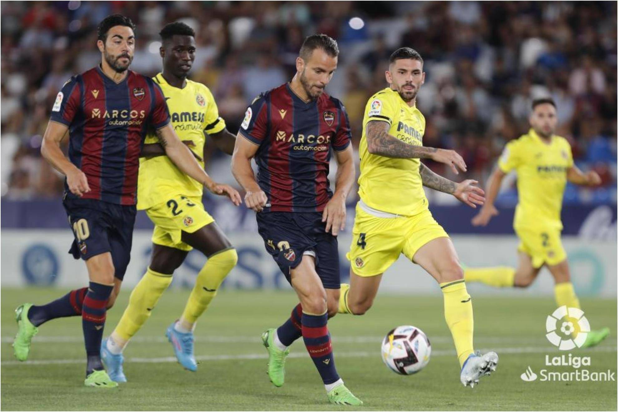 包含比利亚雷亚尔大胜塞维利亚，暂时排名前三的词条