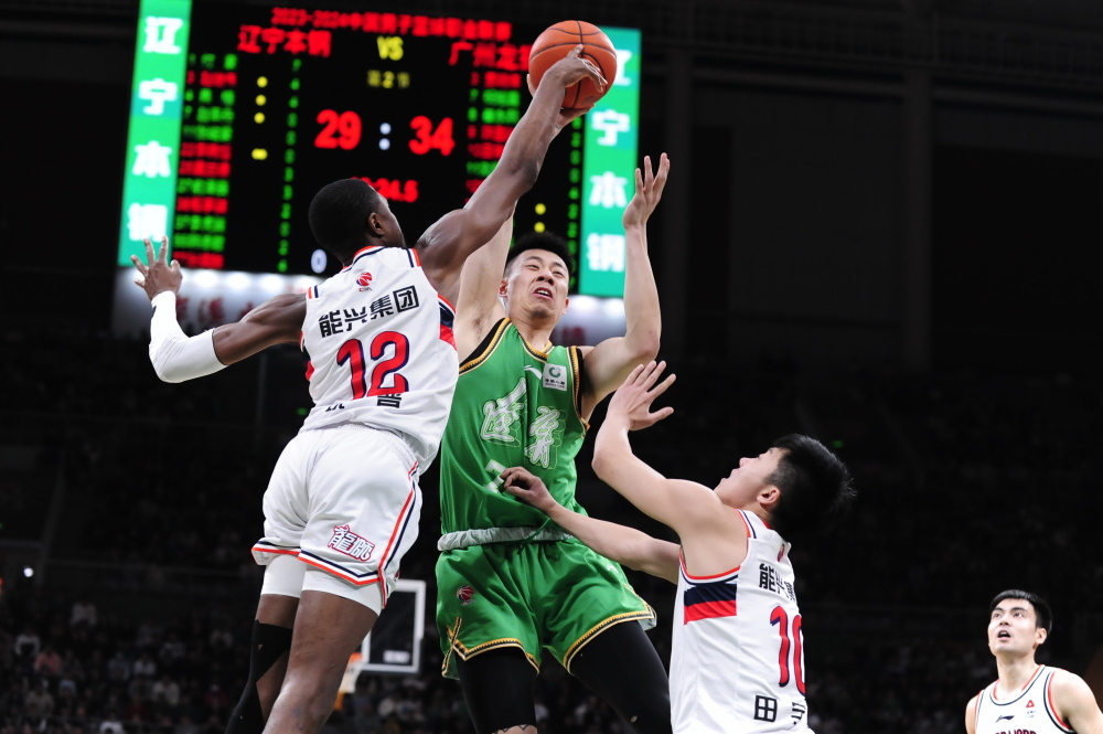 九游游戏-关于深圳队在比赛中取得胜利，实力压倒对手的信息