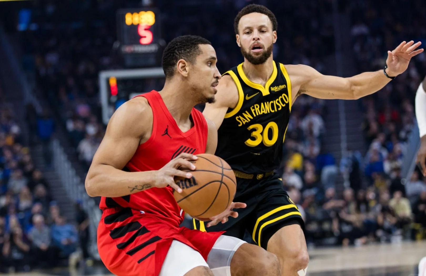 开拓者外线投篮精准,领先对手半场 开拓者外线投篮精准,领先对手半场