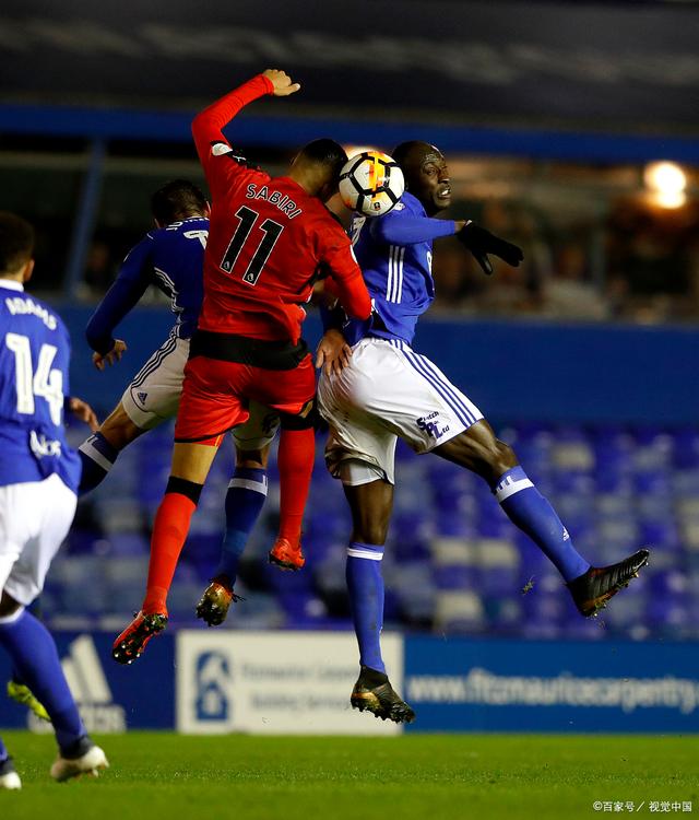 九游体育直播-包含足球场上激情燃烧,双雄对决,谁能乘胜追击取得胜利?的词条