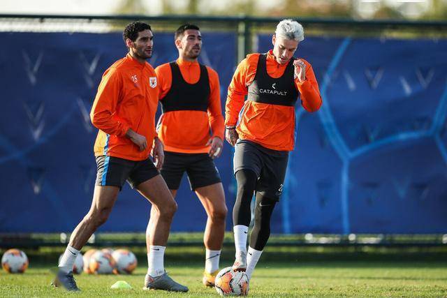 精心备战取得回报，球队成功突围的简单介绍