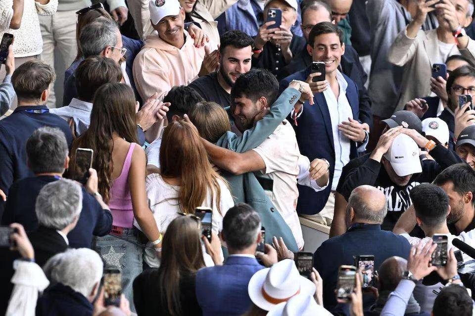 九游官网-西班牙人逆袭取胜，士气高涨持续