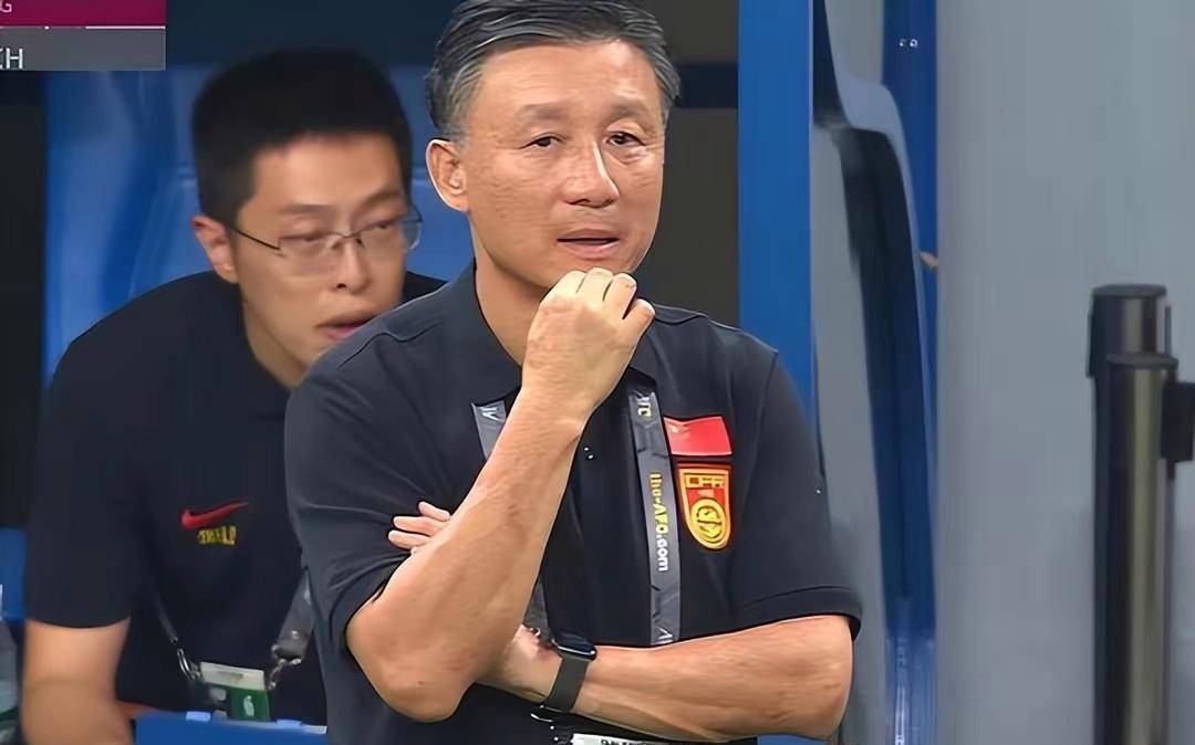 球员接受采访,解读战术和比赛心态 球员接受采访,解读战术和比赛心态