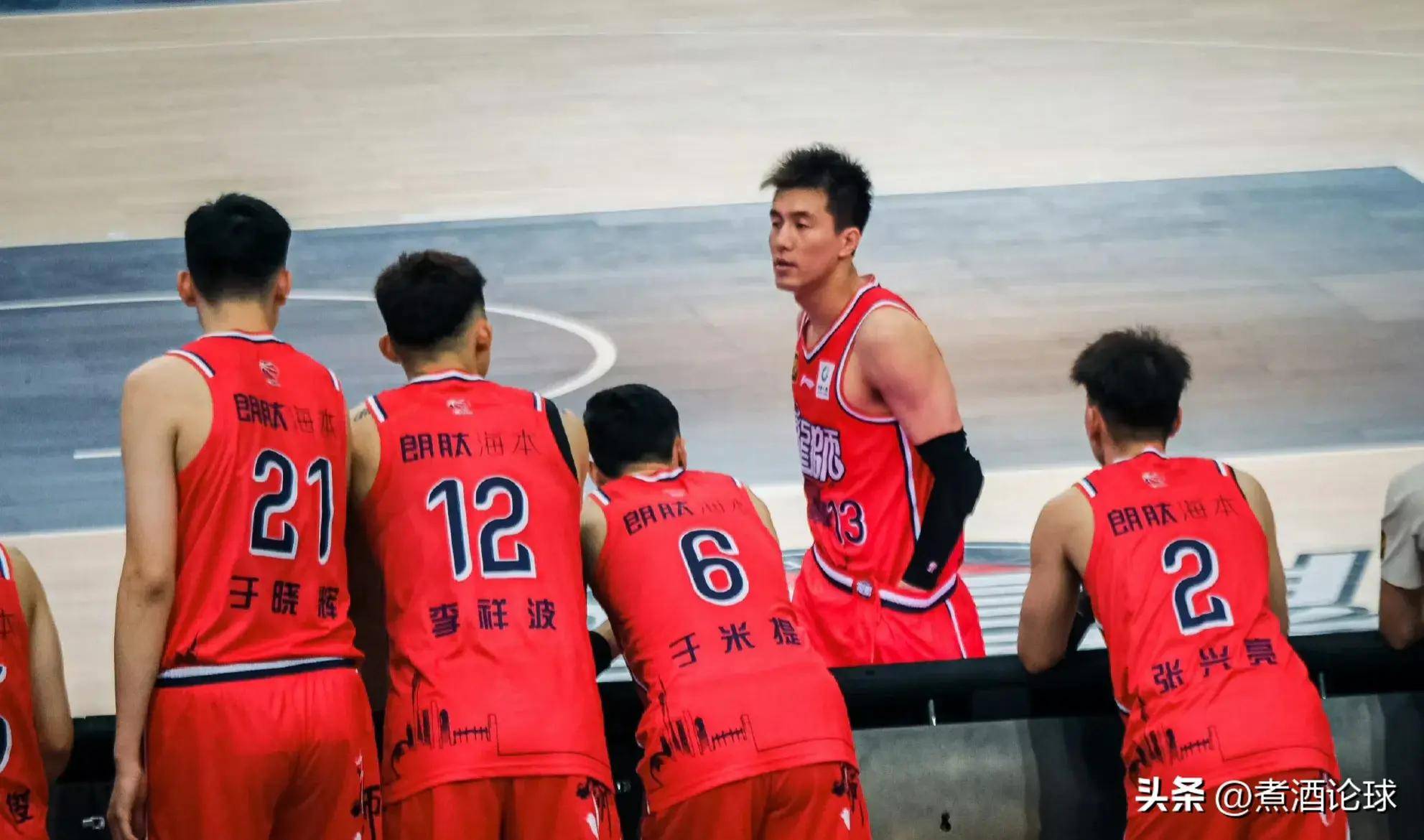 包含广州男篮表现抢眼，实现惊险逆转取得胜利的词条