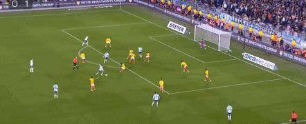 九游娱乐首页-杜塞尔多夫球迷狂欢庆祝胜利收获