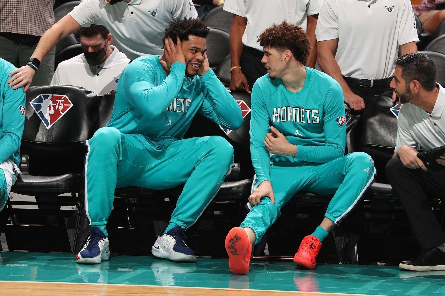 9you娱乐-包含黄蜂队主场连胜，展现出色实力的词条