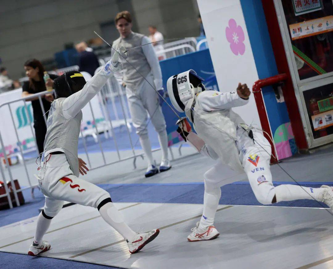 九游娱乐官方-韩国击剑选手力克对手，夺得个人赛金牌的简单介绍