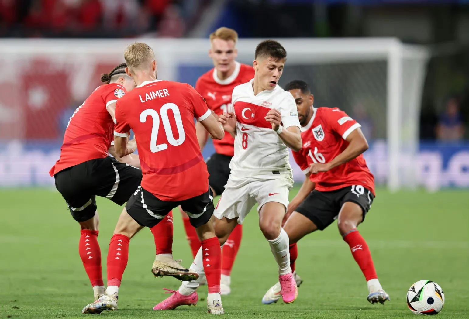 9you娱乐-爱尔兰队逆袭对手，对阵土耳其晋级