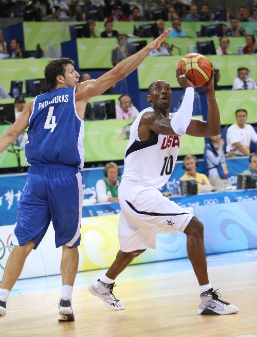 希腊男篮在比赛中勇夺一场胜利