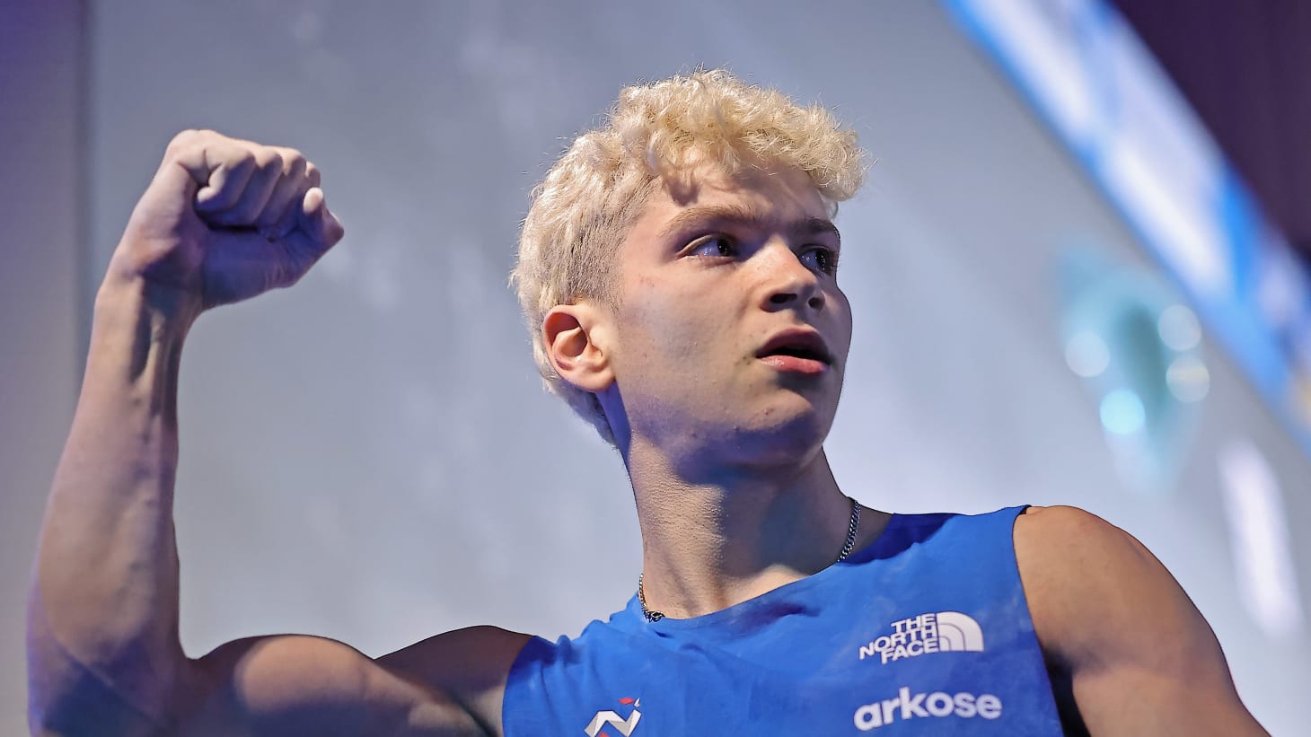 沙尔克联赛中表现亮眼，球员赢得掌声