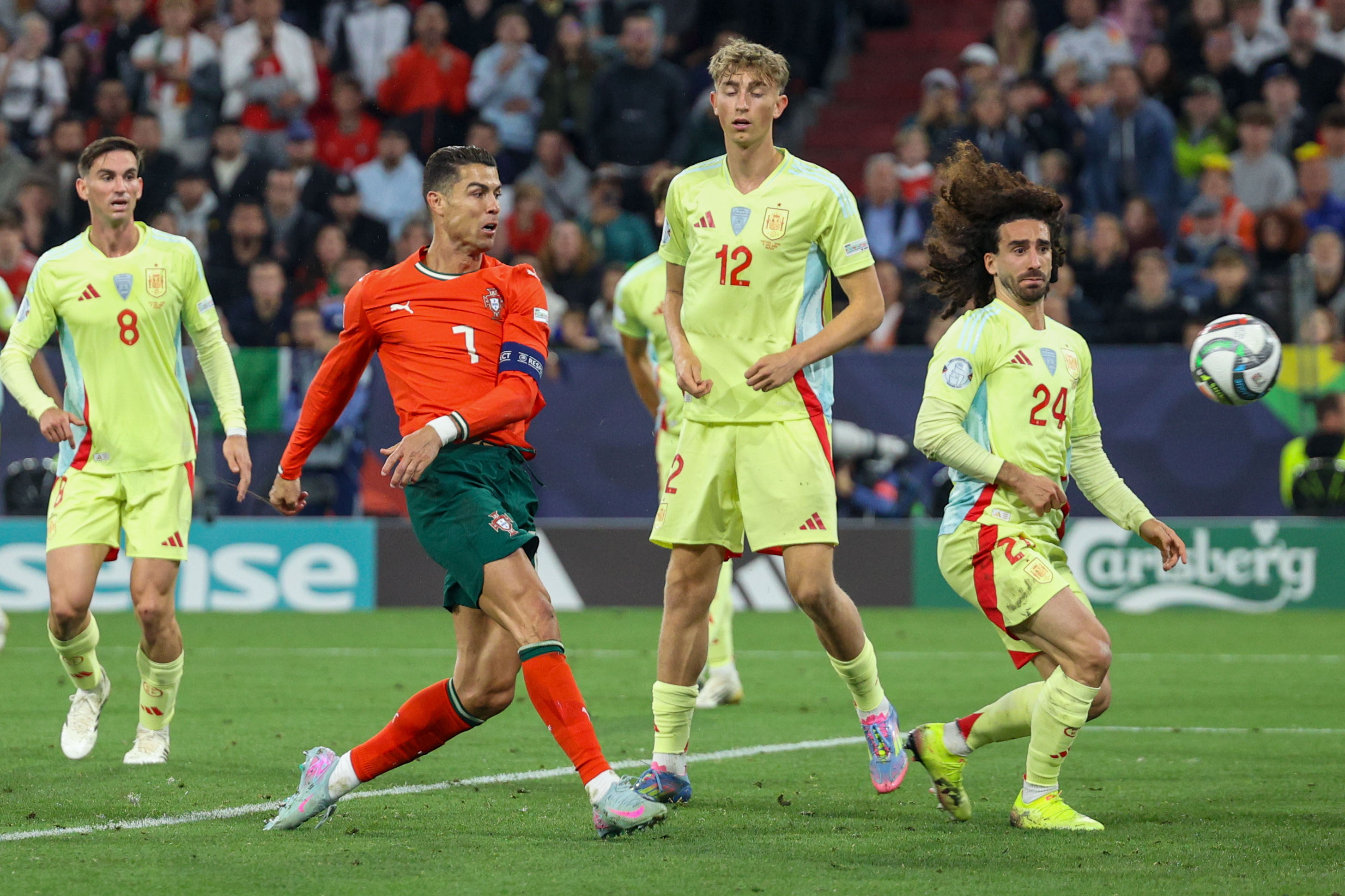 九游娱乐官方网站-葡萄牙队豪取半决赛胜利，冲击冠军