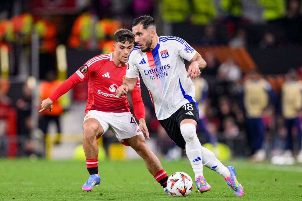 九游游戏-曼联中场展现统领风采：团队默契精湛