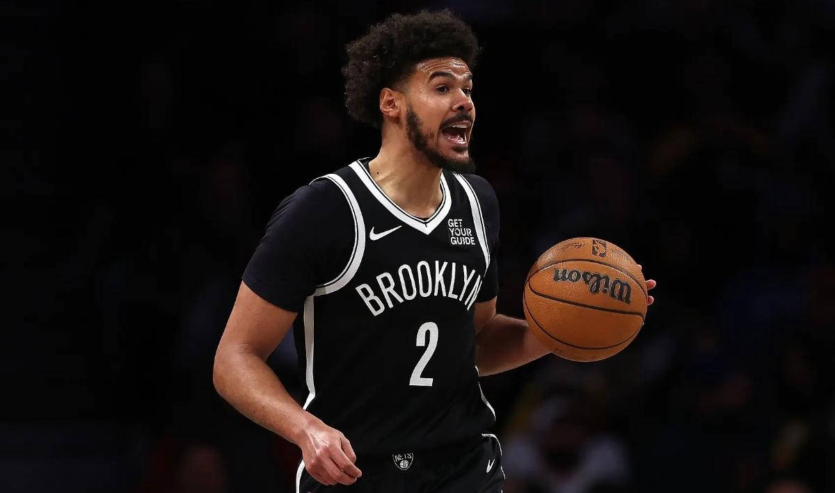 九游官网-命中关键三分！篮网球员丁威迪拯救球队