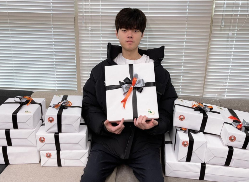 九游娱乐网站-包含GEN轻取HKA,Deft极限生还后反打焦点之战小组赛,留下经典瞬间的词条