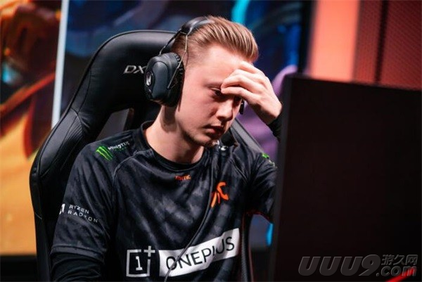 包含GEN轻取HKA，Deft极限生还后反打焦点之战小组赛，留下经典瞬间的词条