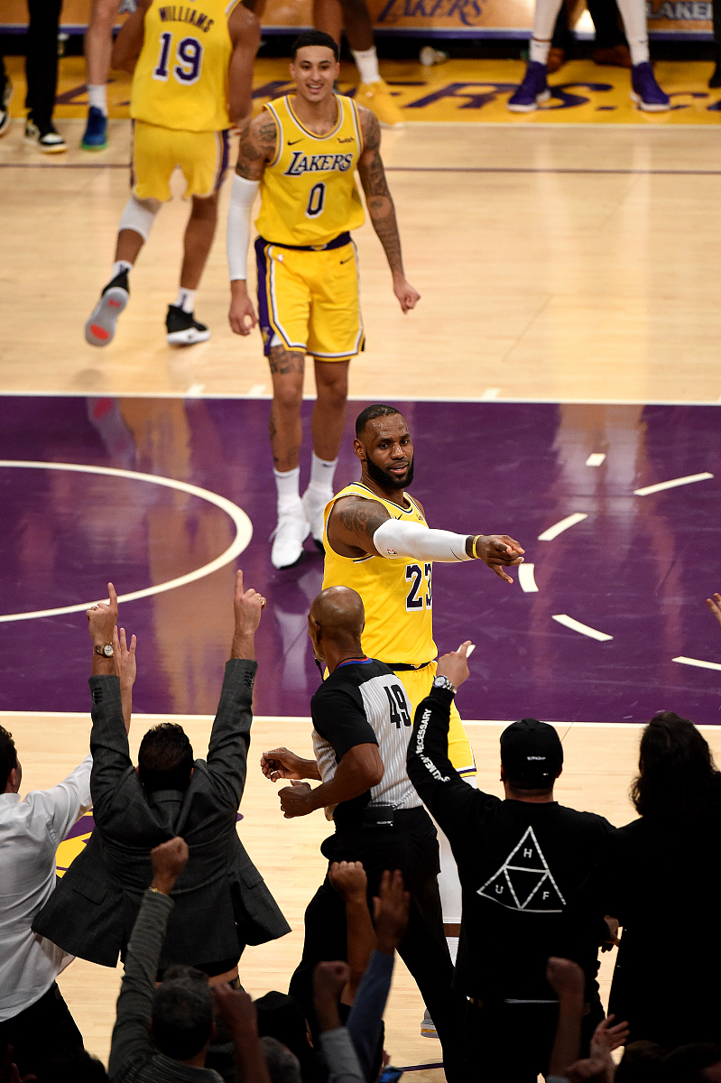 SHR翻盘T1，Caps开启传奇时刻焦点之战入围赛，让粉丝疯狂欢呼