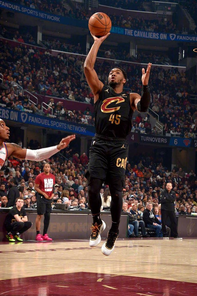 九游娱乐网页-骑士队惨败尼克斯队,季后赛生死战