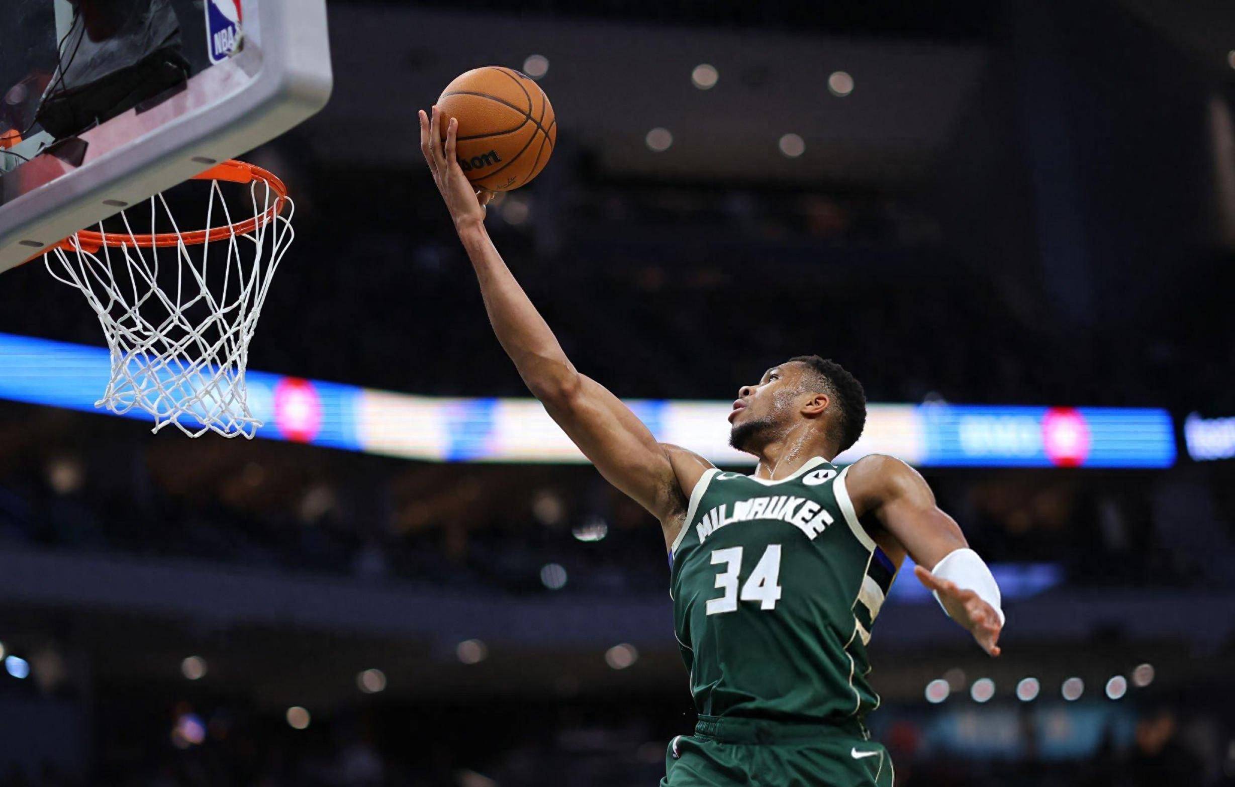 九游体育-雄鹿惨遭独行侠逆转，字母哥42分砍下空砍得分王