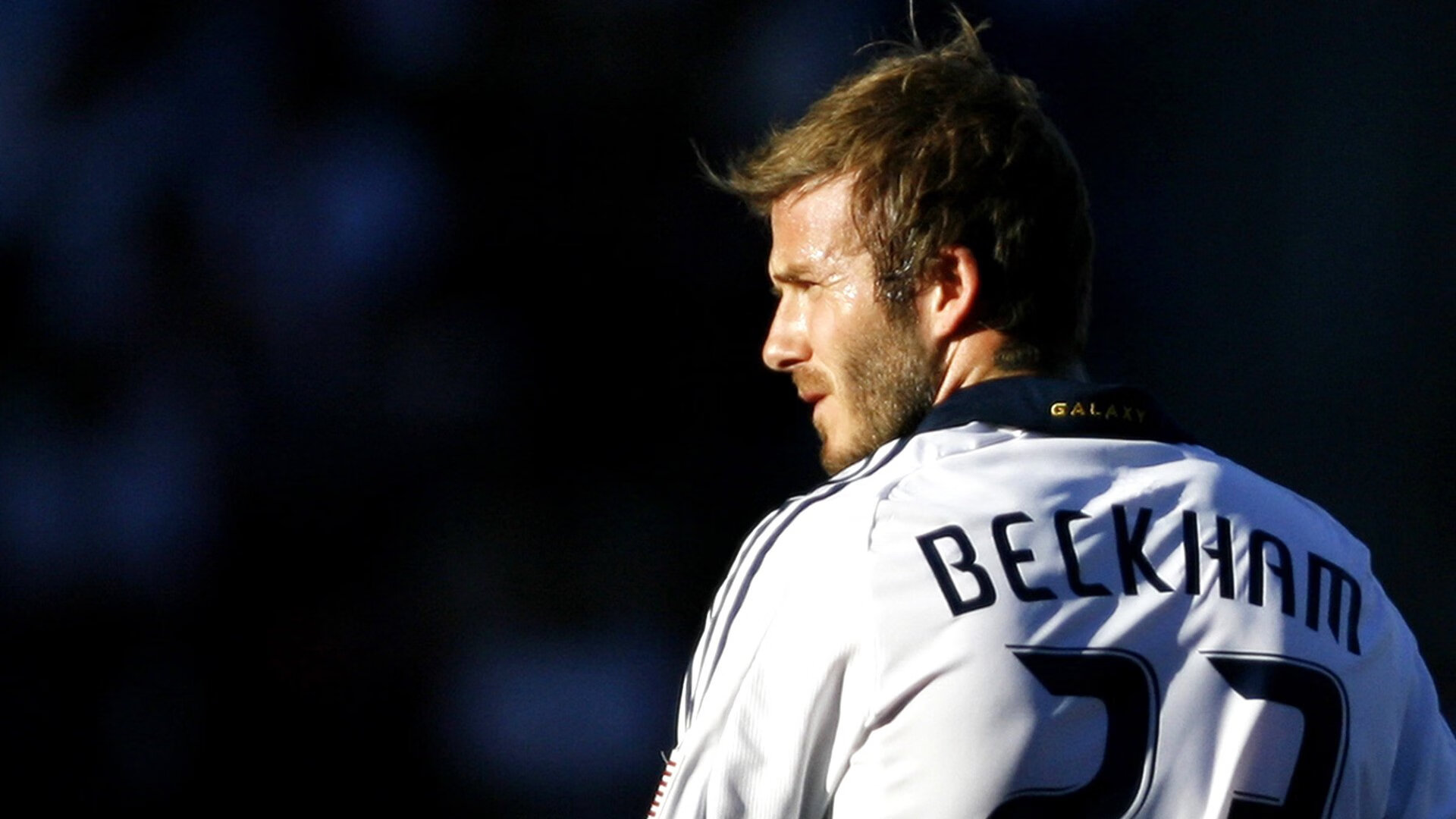 双城绝杀夜,当篮球与足球在同一刻屏住呼吸