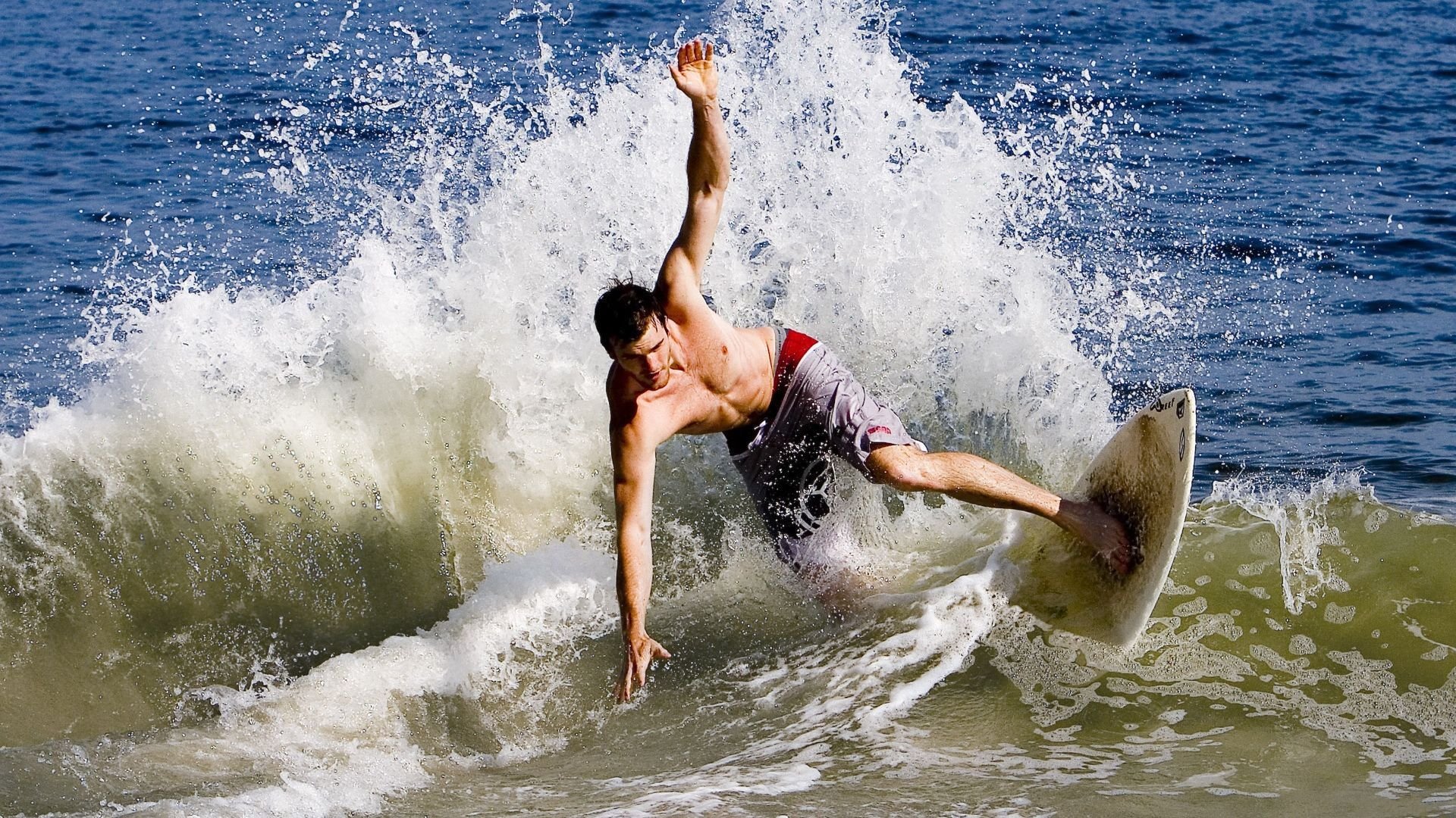 当界限消失,在一条赛道上狂奔的步行者与赛车手