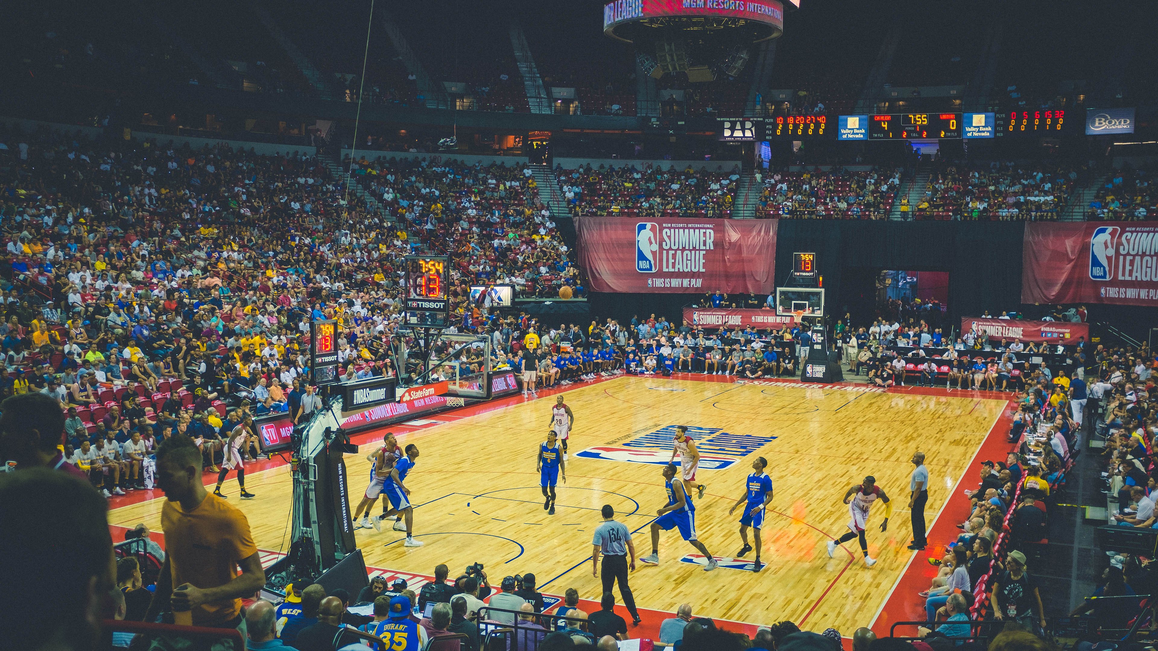 阴影中的猎手,当梅赛德斯绞杀哈斯,维斯塔潘投下意外火种