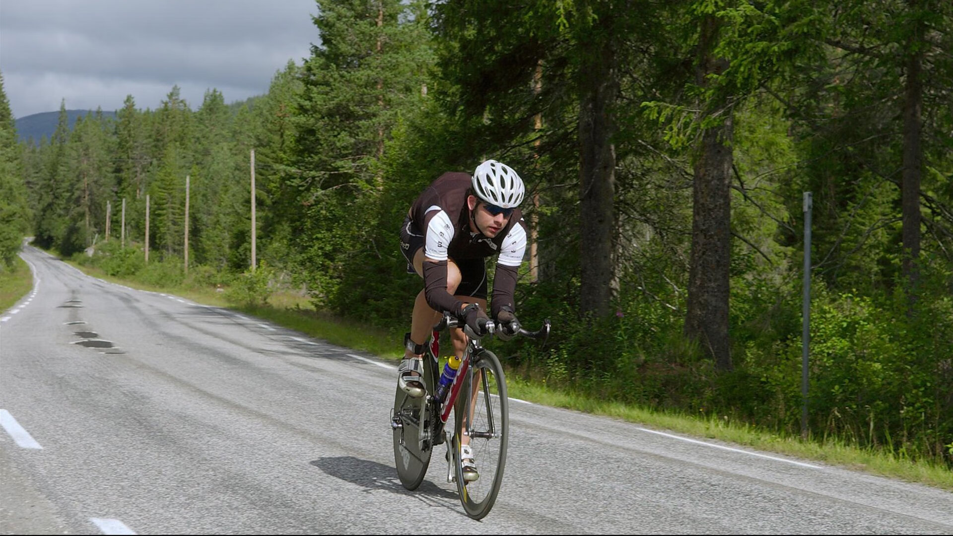 九游体育-孤独的突击与共同的重生，当马来西亚队翻盘德国队，郑思维刷新纪录的夜晚